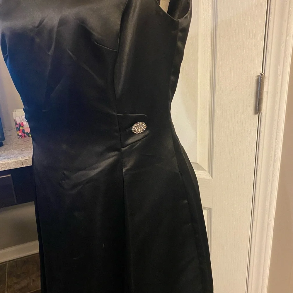 Black satin cocktail dress - Picture 5 of 5
